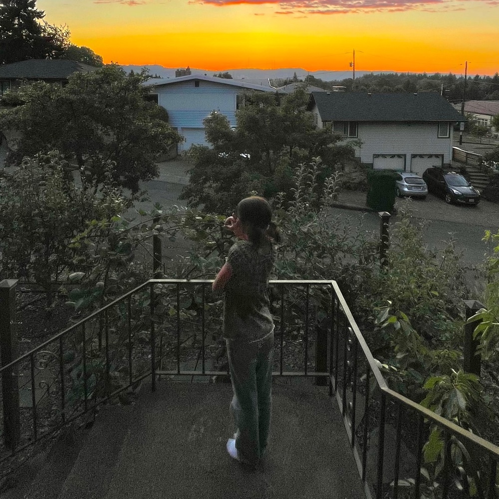 Meet your Posher, Liora